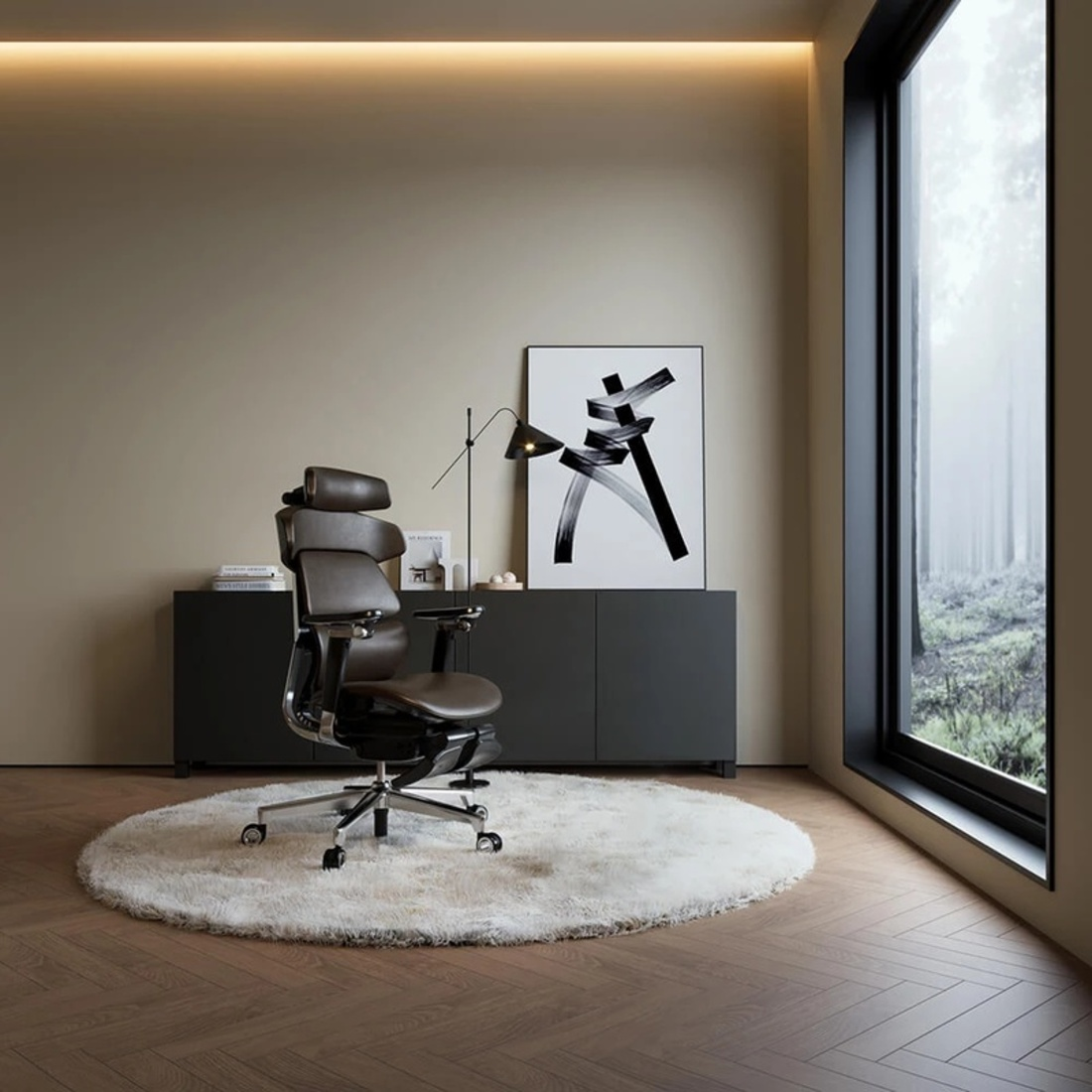 Brązowe krzesło biurowe na okrągłym dywanie przed szafką ze sztuką.