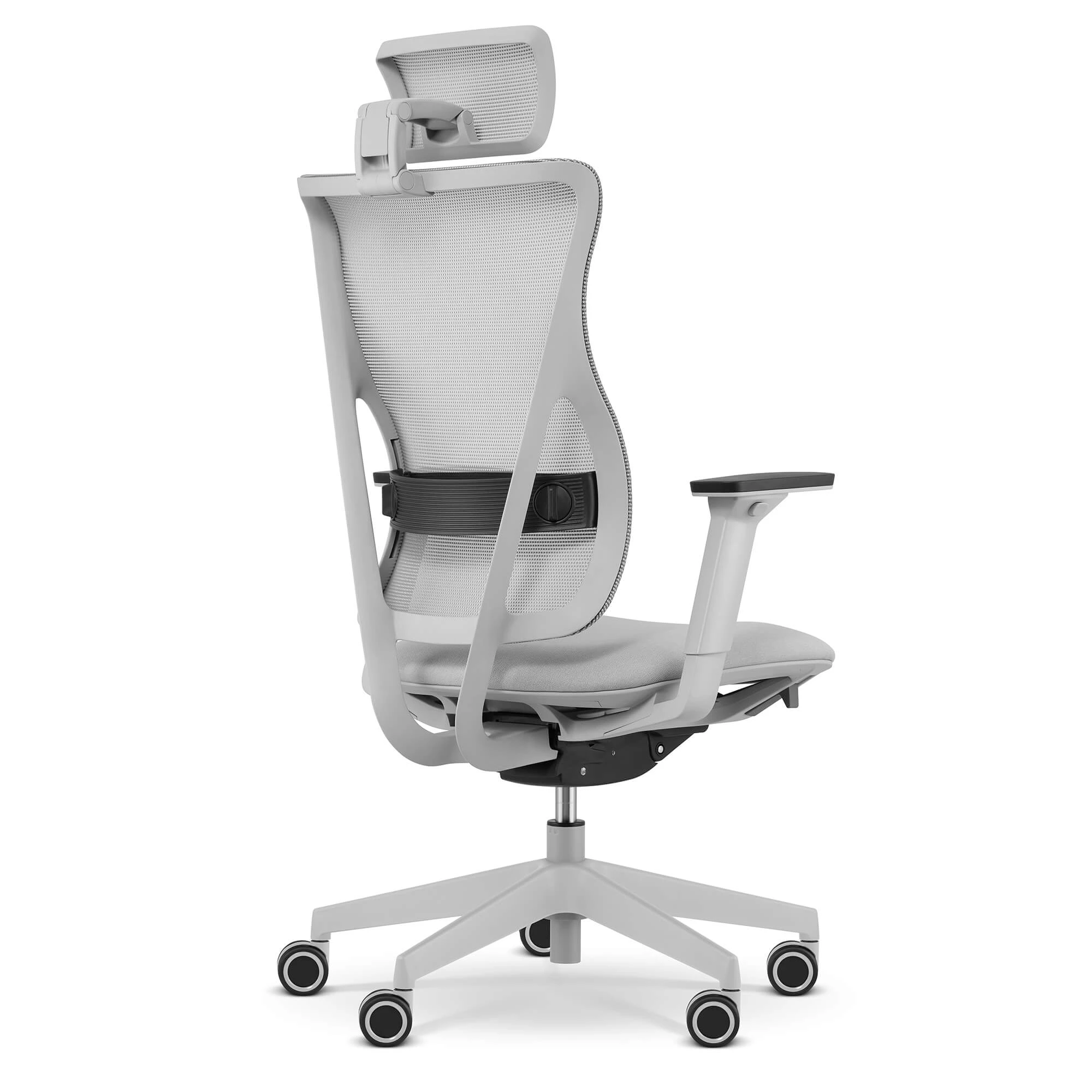 Jasnoszary fotel biurowy z siatkowym oparciem, zagłówkiem i kółkami.