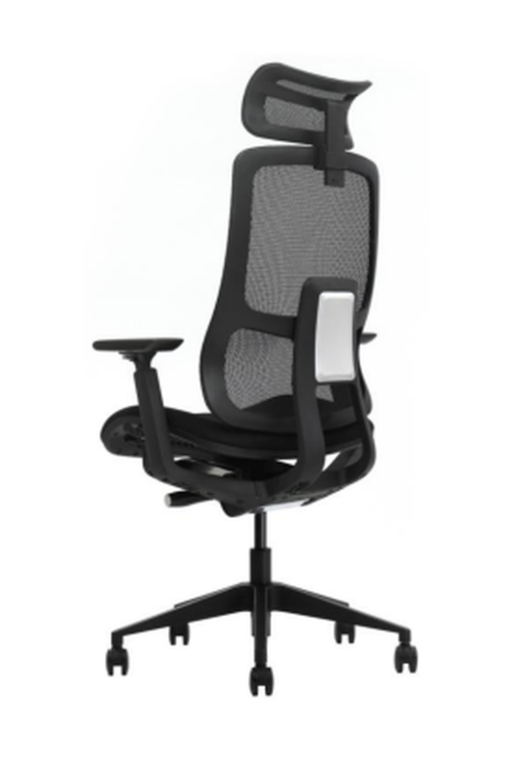 Czarny ergonomiczny fotel biurowy z siatkowym oparciem i regulowanym zagłówkiem.