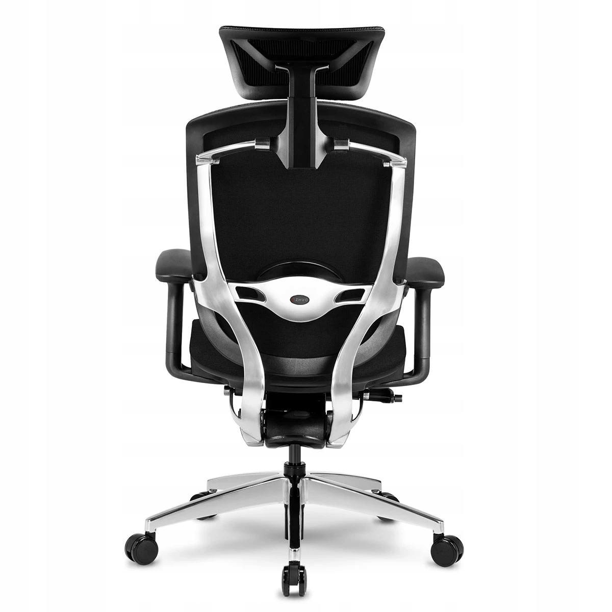 Widok z tyłu czarnego fotela biurowego ze srebrną metalową ramą i zagłówkiem.