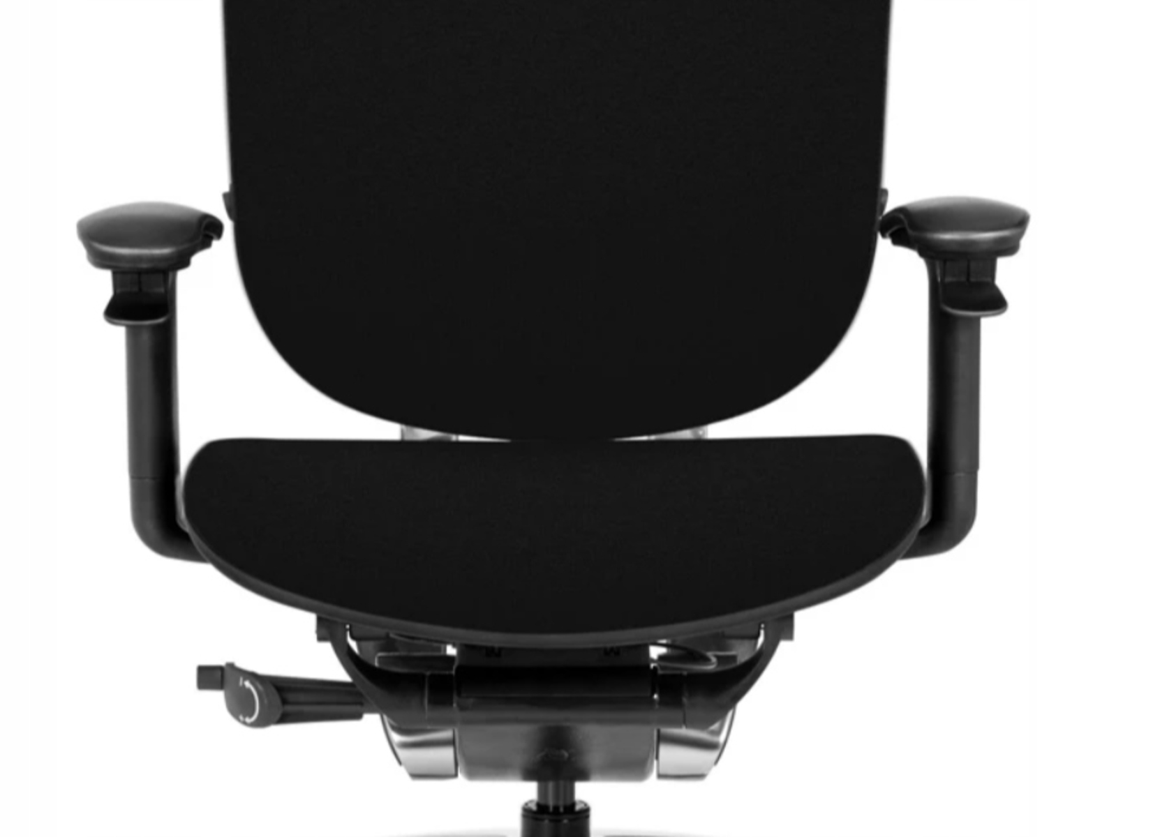 Czarny fotel biurowy z podłokietnikami i regulowanymi elementami sterującymi.