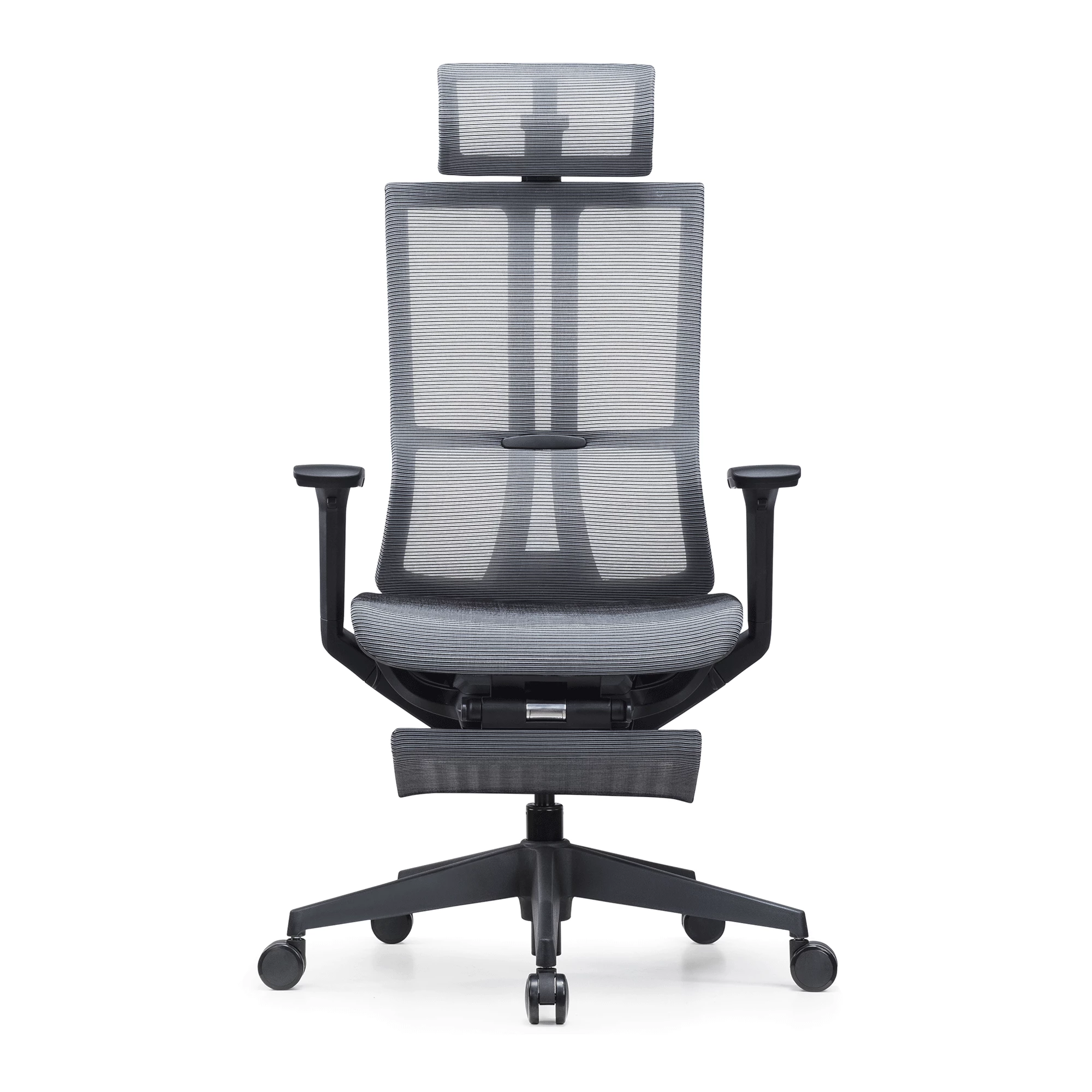 Szare krzesło biurowe z siatki z zagłówkiem, podłokietnikami i podnóżkiem.