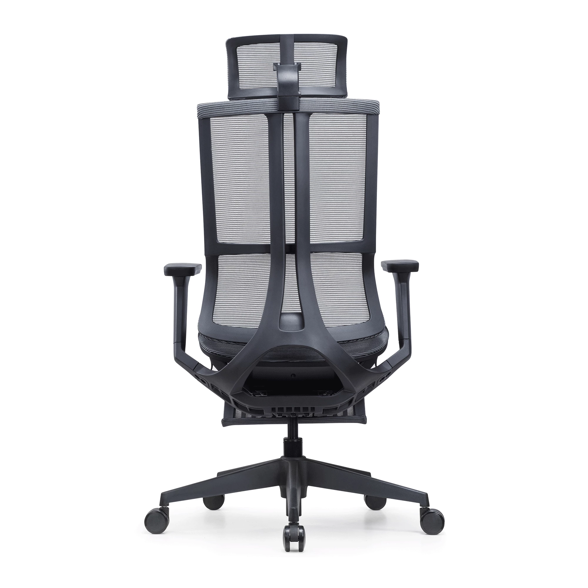 Widok z tyłu czarnego krzesła biurowego z siatki, z zagłówkiem.