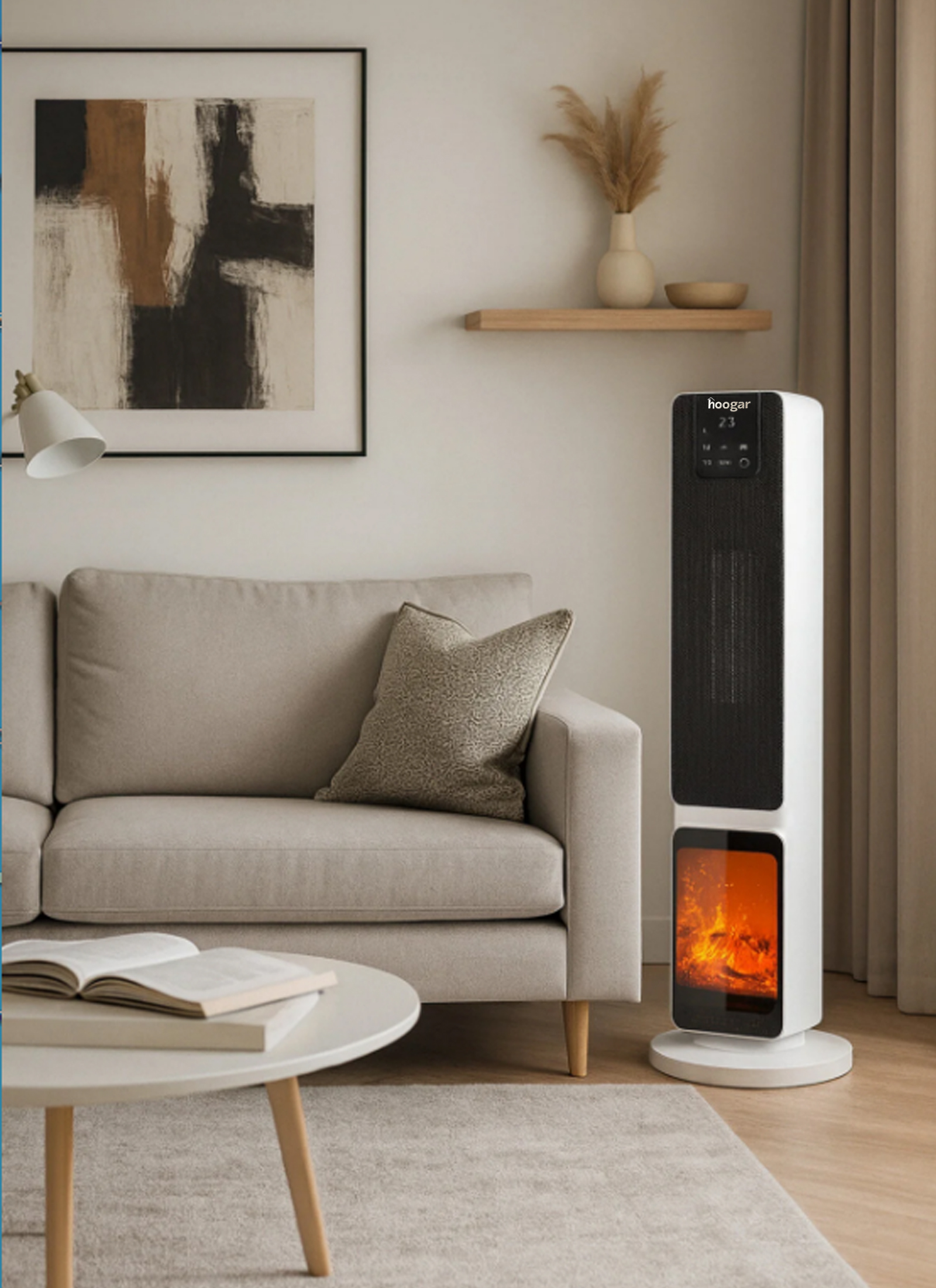 Alev göstergeli ısıtıcı, sofa, sehpa ve sanat eseri içeren modern bir oturma odası.