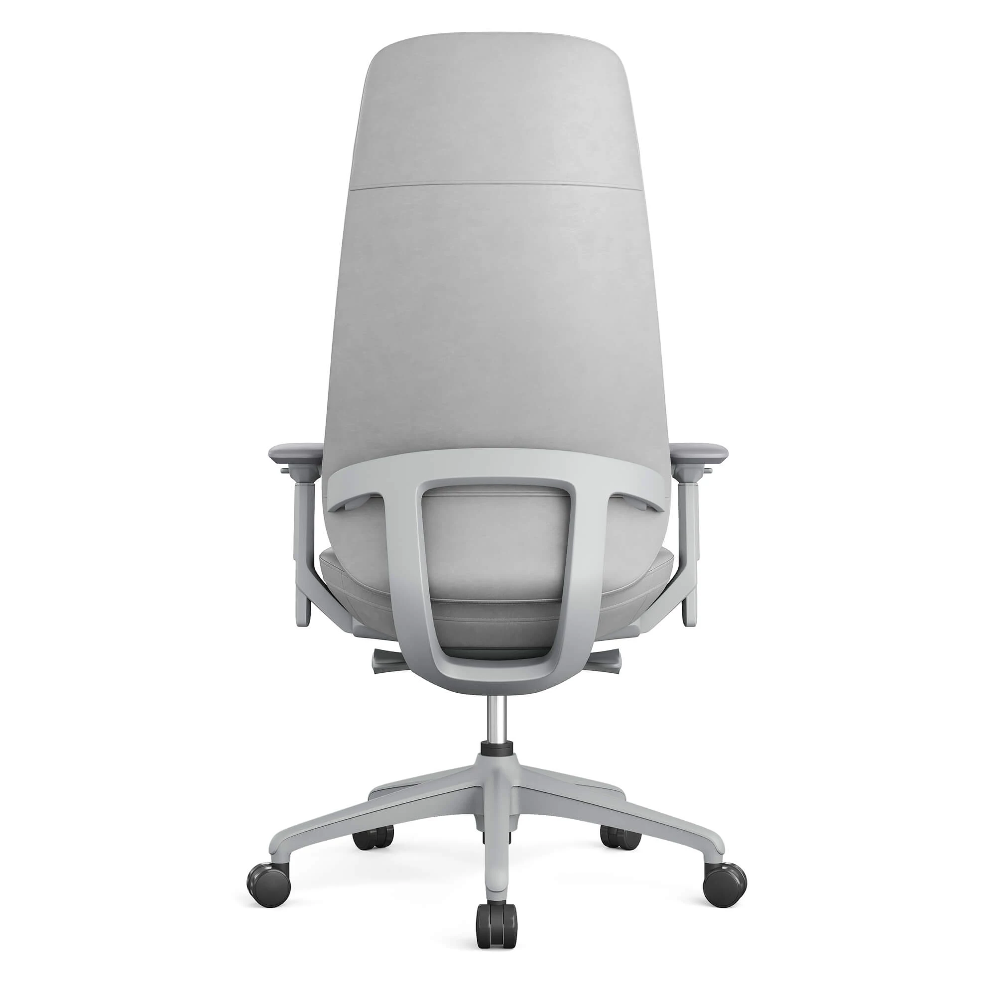 Widok z tyłu szarego fotela biurowego z podłokietnikami i kółkami.