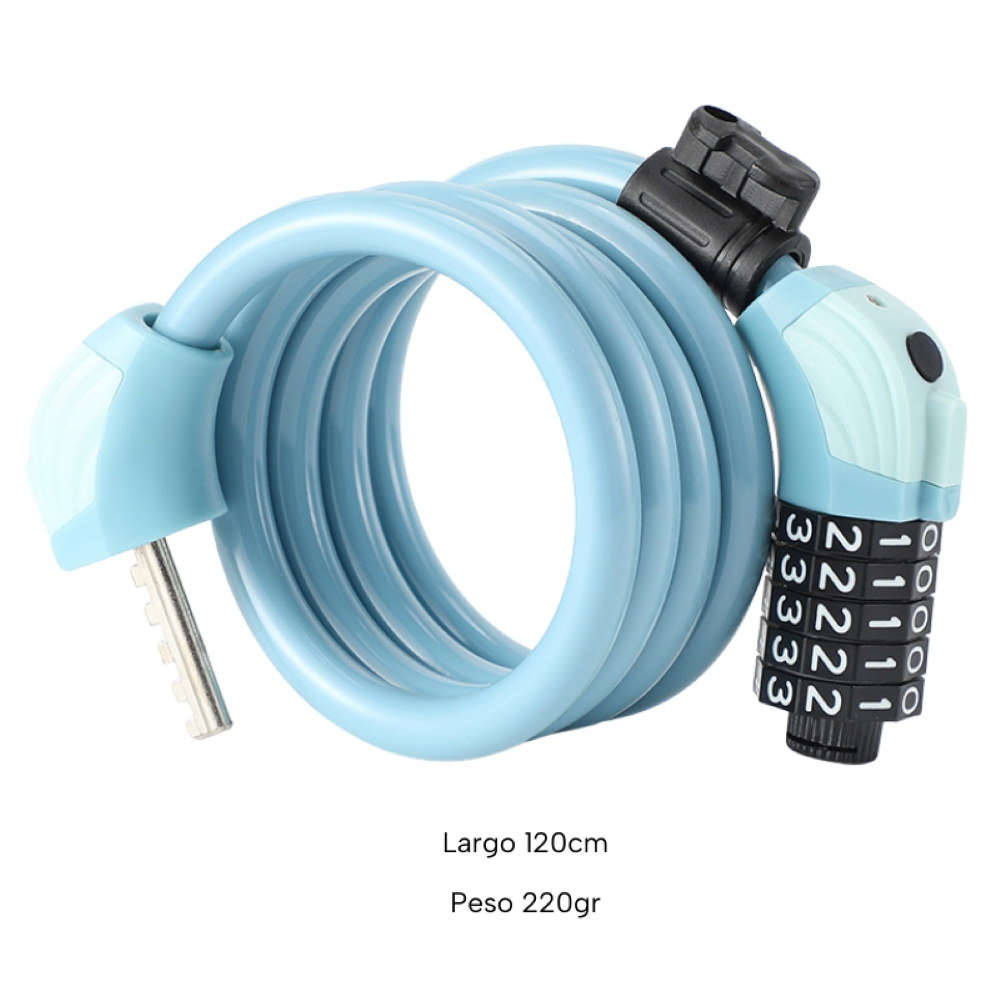 Un candado de cable azul claro con cerradura de combinación y llave.