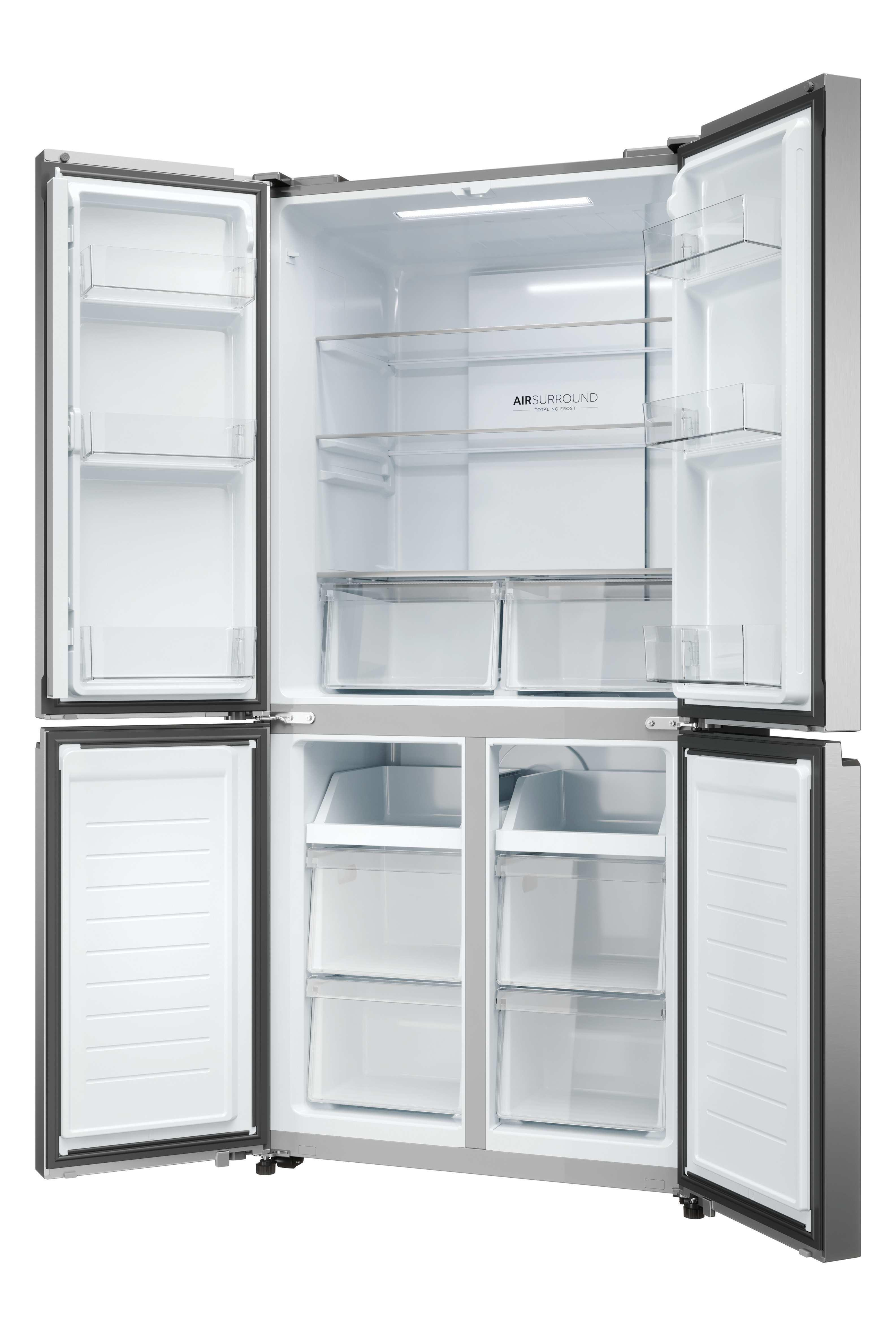 Un refrigerador plateado con cuatro puertas abiertas, mostrando estantes y cajones vacíos.
