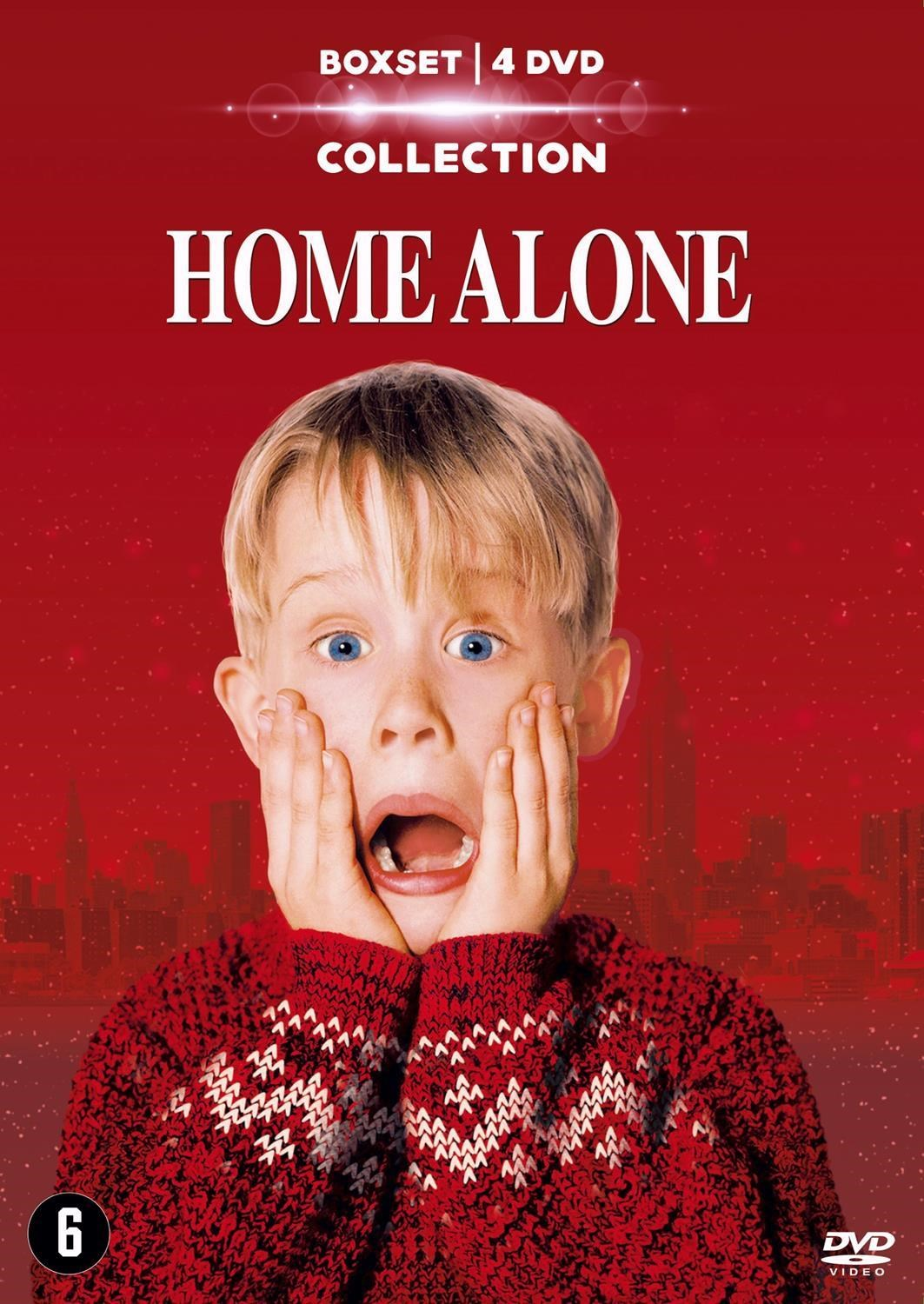 Jongen met handen op gezicht tegen rode achtergrond, Home Alone boxset.