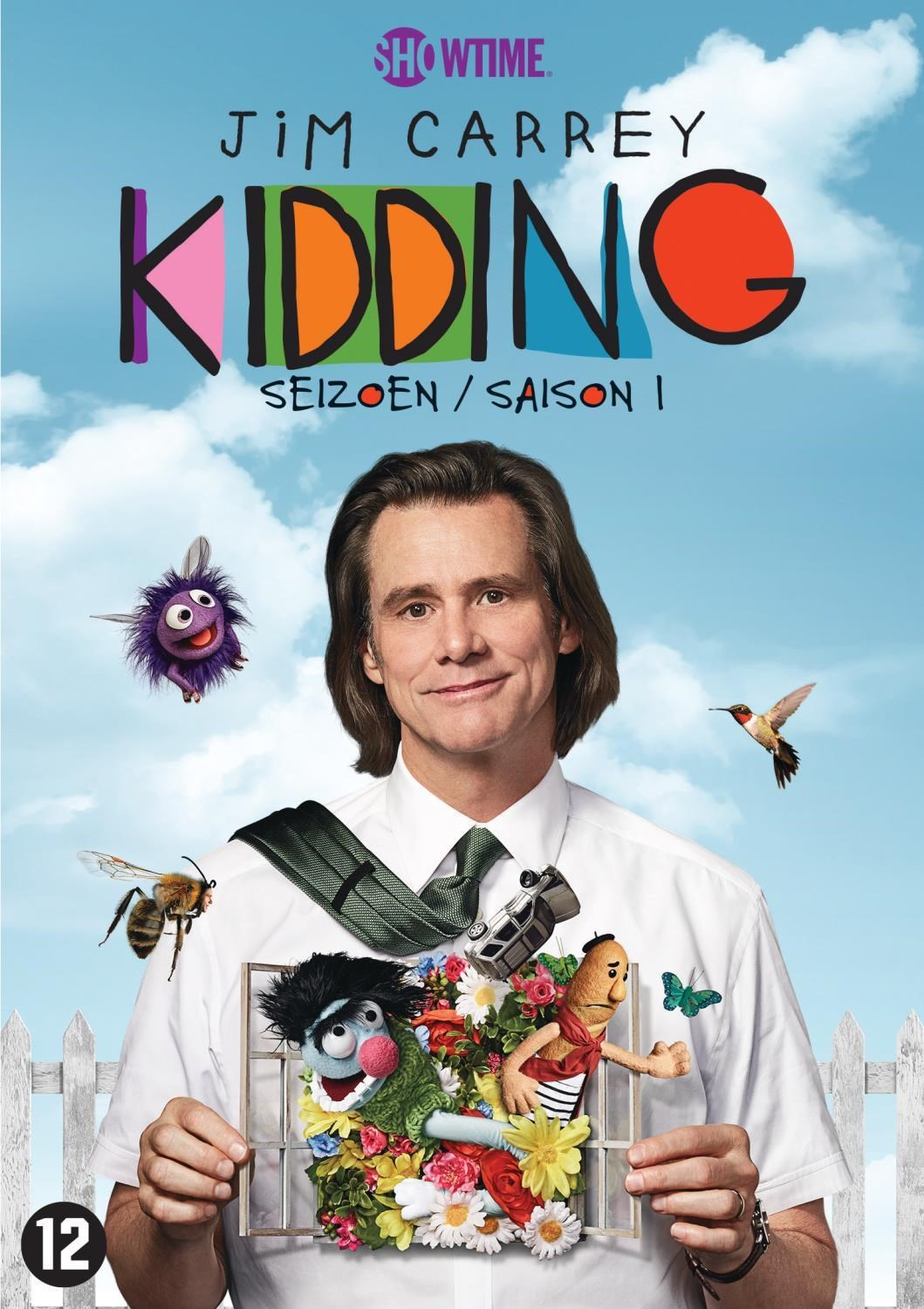 Jim Carrey tient une fenêtre avec des marionnettes et des fleurs. Abeilles, colibri, papillon.