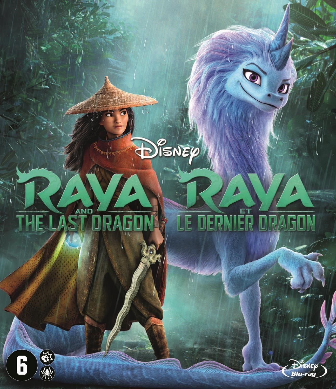 Raya en Sisu staan in de regen. Raya draagt een hoed en een zwaard.