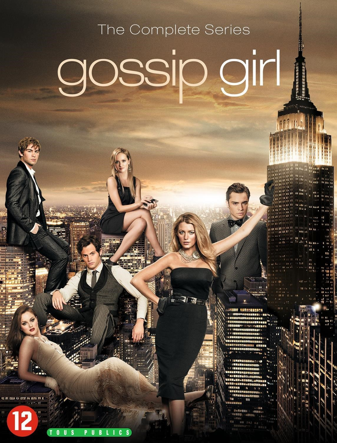 Couverture Gossip Girl: Cinq jeunes devant la skyline de New York avec l'Empire State.