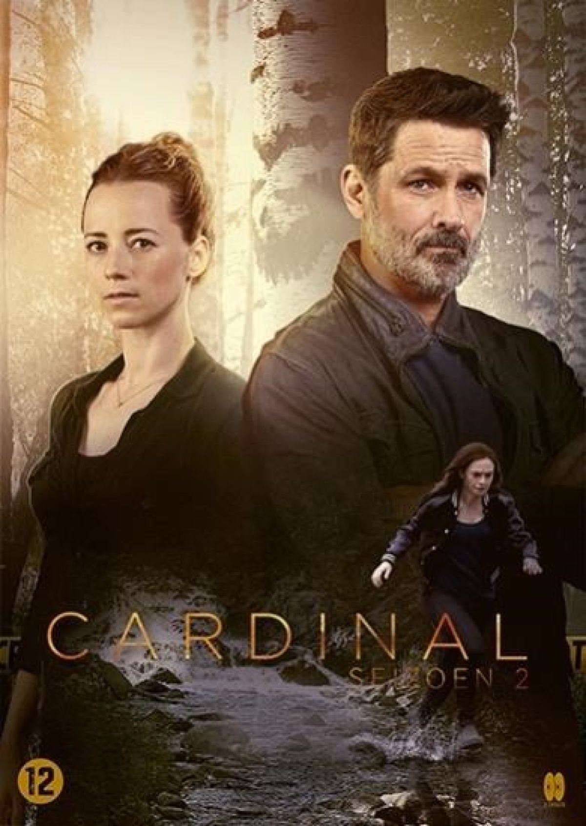 Drie personen in donkere kleding voor een berkenbos. Titel "Cardinal Season 2".