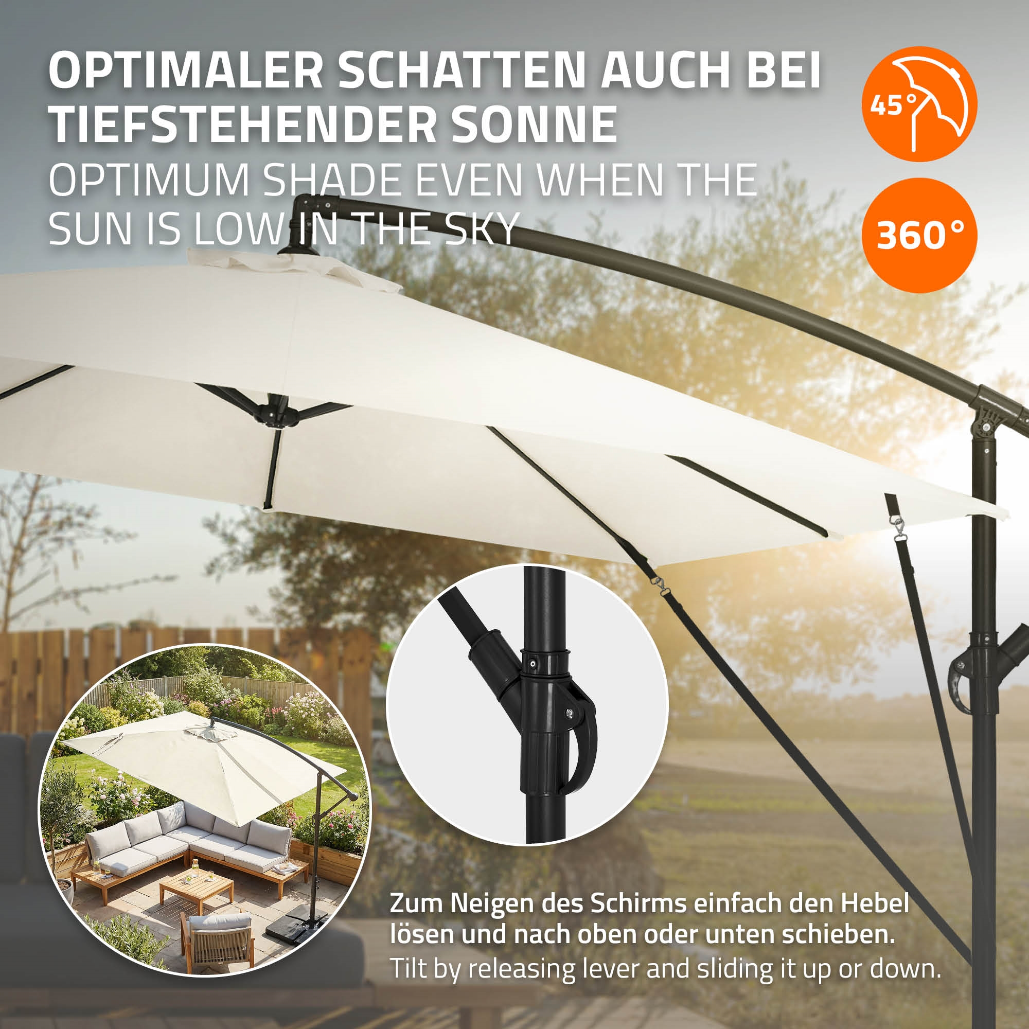 Ein großer, heller Sonnenschirm mit Loungemöbeln und einem Garten im Hintergrund.