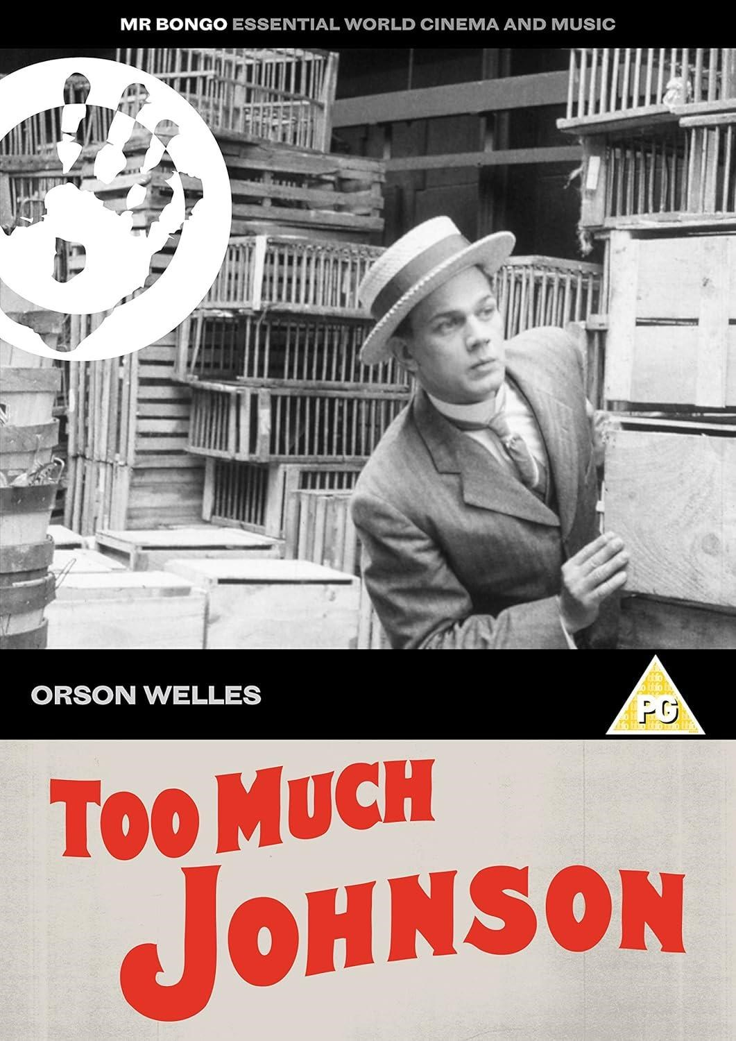 Orson Welles en costume et chapeau, se cachant derrière des caisses. "Too Much Johnson".