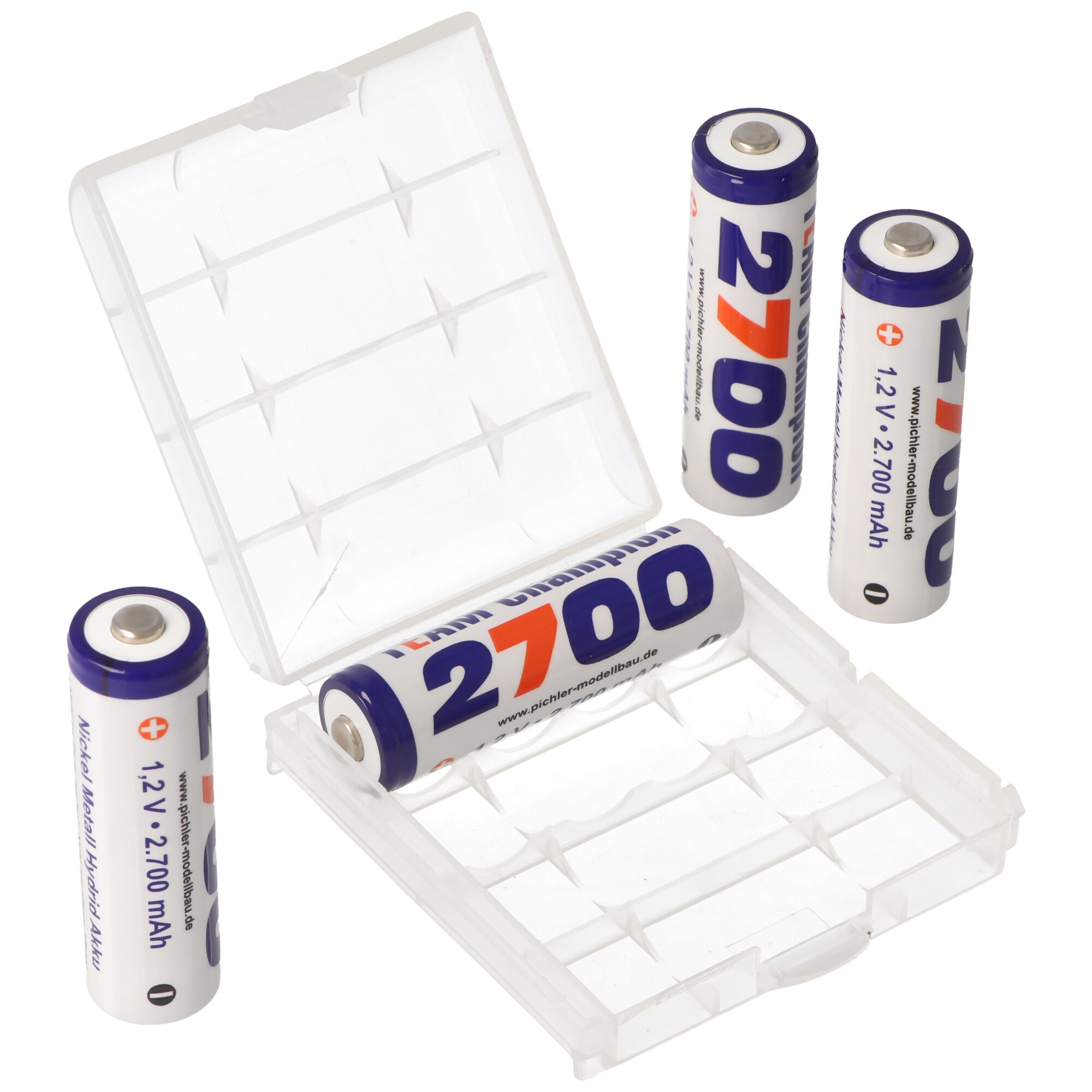 Ein durchsichtiger Batteriekasten mit vier AA-Batterien, drei davon sichtbar.