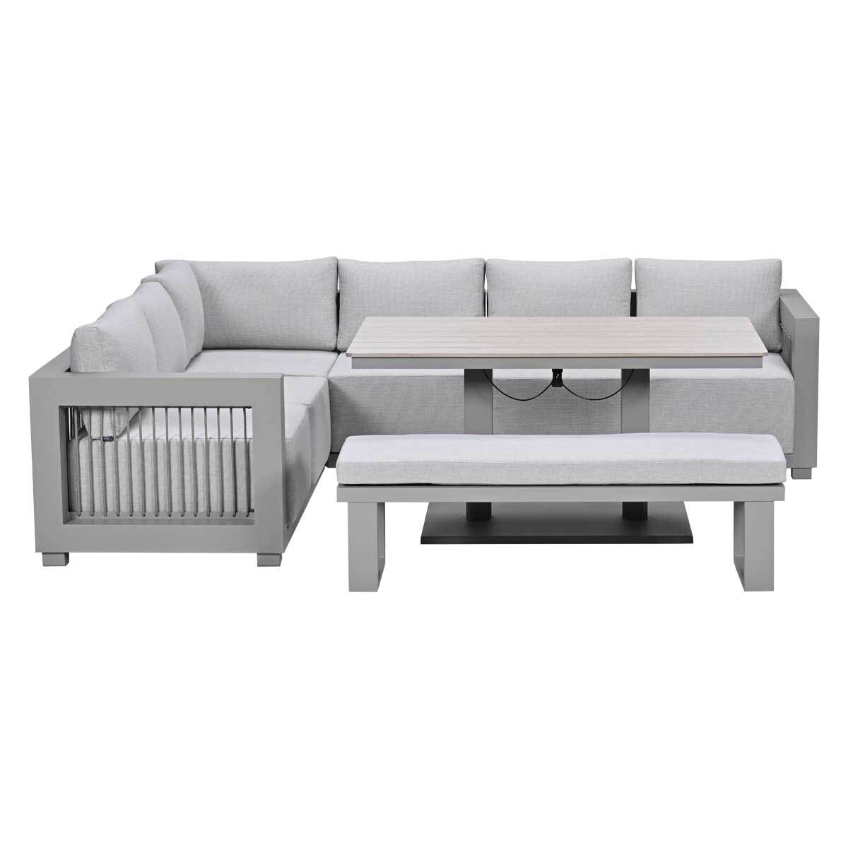 Een grijze modulaire loungeset met lichtgrijze kussens, bijpassende bank en tafel.
