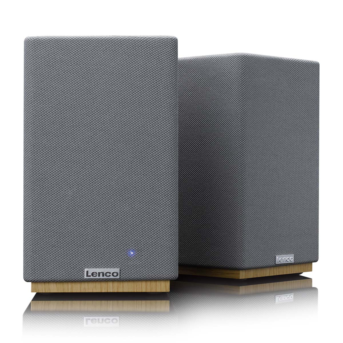 Dwa szare głośniki Lenco na drewnianych podstawach z niebieską diodą.