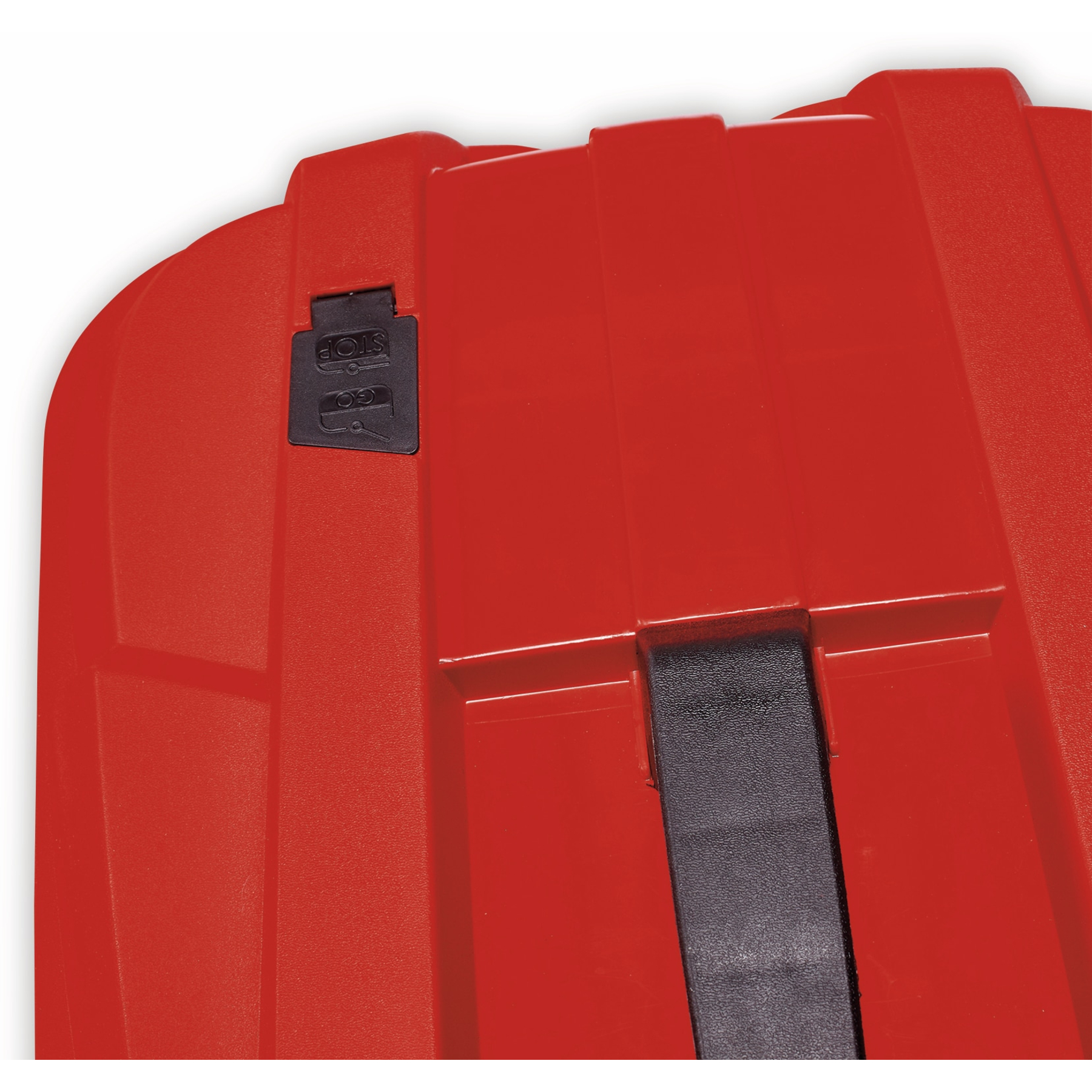 Roter Koffer mit schwarzen Go/Stop-Schaltern und einem Gurt.