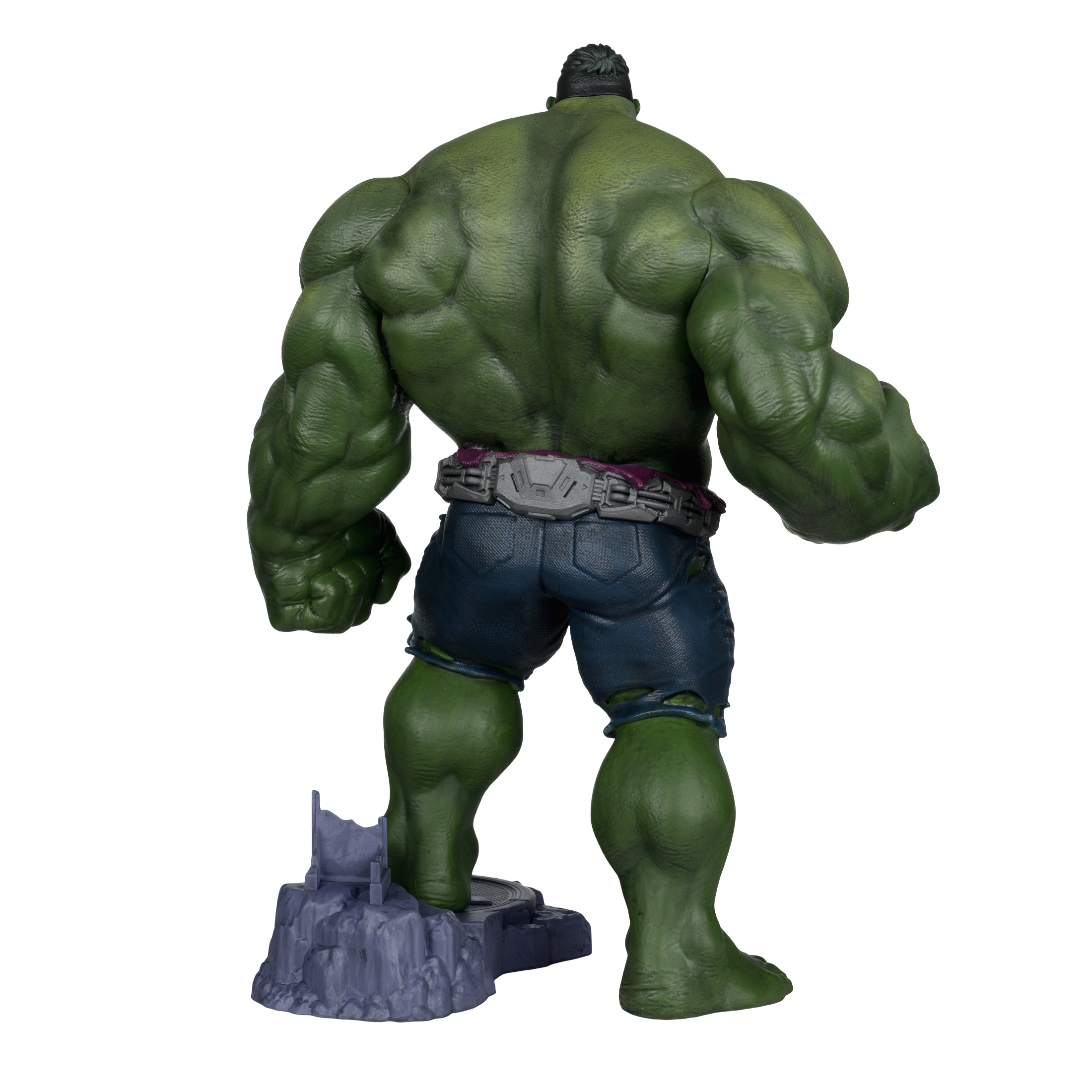 Grüner Riese mit Muskeln, Jeans und einem felsigen Sockel von hinten.