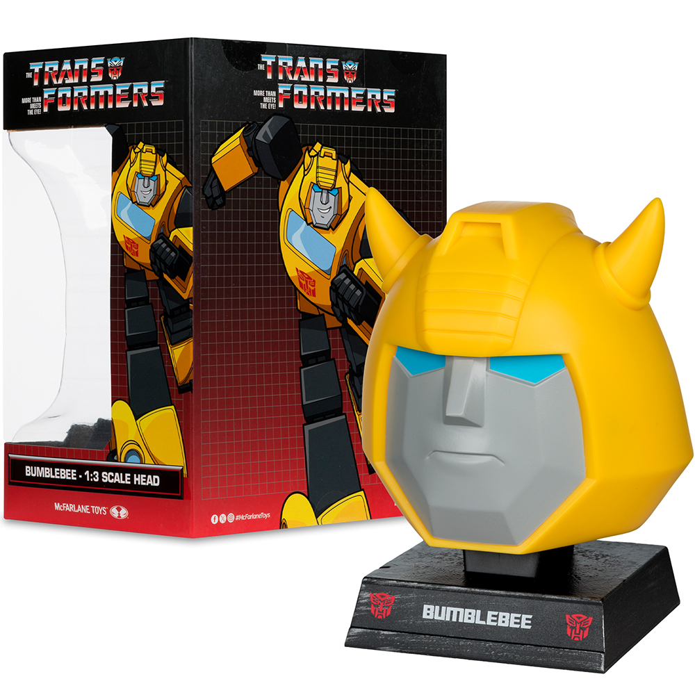 Busto della testa di Bumblebee accanto alla sua confezione Transformers.