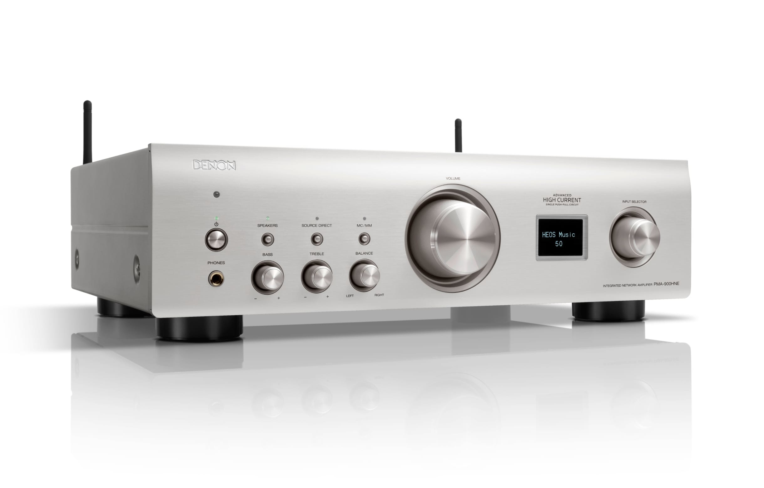 Ein silberner Denon PMA-900HNE Verstärker mit Knöpfen und einem Display.