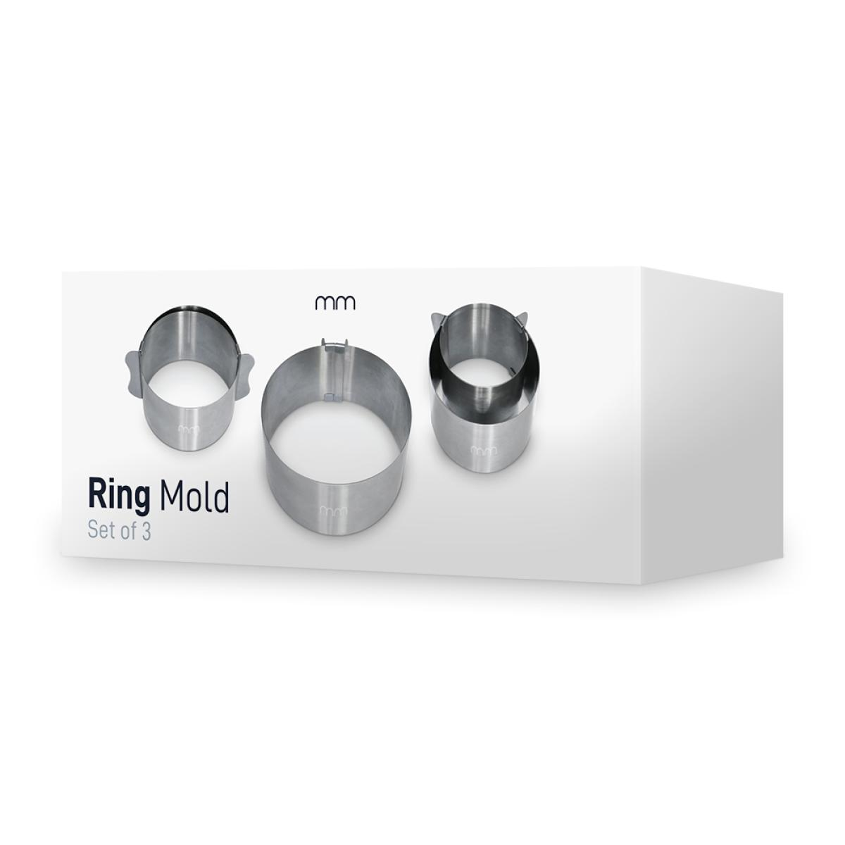 Drie ronde metalen ringvormen van verschillende formaten op witte verpakking.