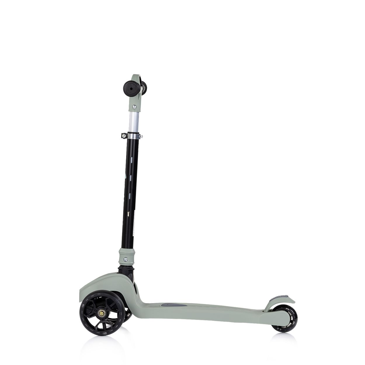 Ein hellgrüner Roller mit drei Rädern, schwarzem Lenker und Griffen.