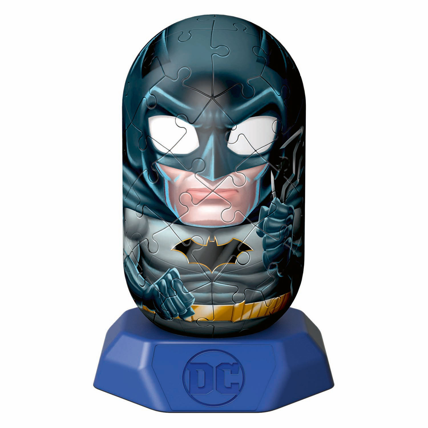 Una figura puzzle di Batman su un supporto blu DC. Il costume di Batman è grigio scuro.