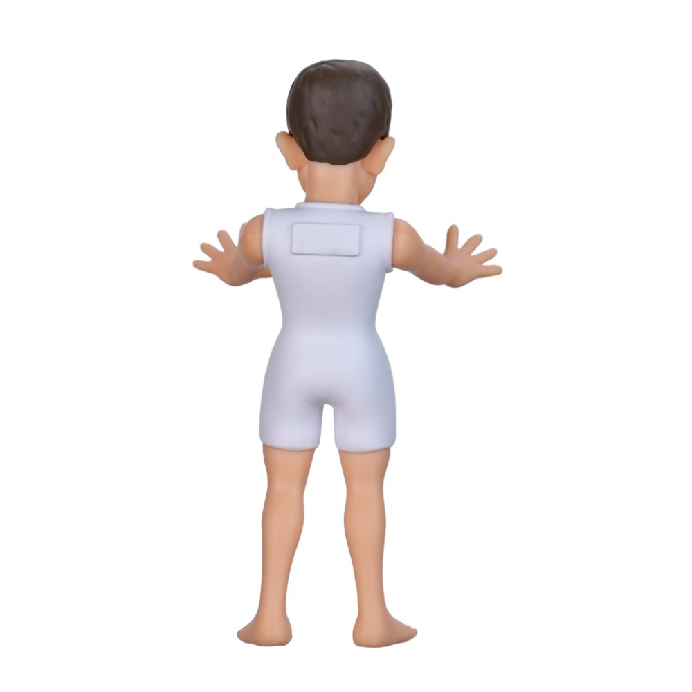 Widok z tyłu postaci w białym stroju z brązowymi włosami i rozłożonymi ramionami.