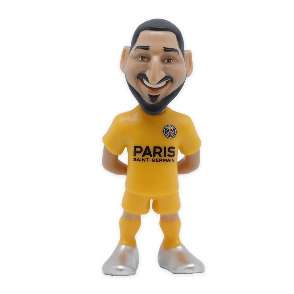 Żółta figurka z napisem "PARIS SAINT-GERMAIN" na piersi i srebrnymi butami.