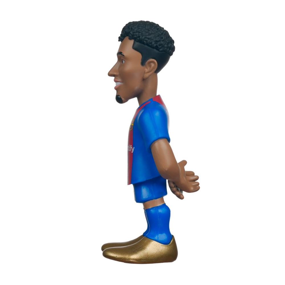 Figurka piłkarza w niebiesko-czerwonym stroju ze złotymi butami.