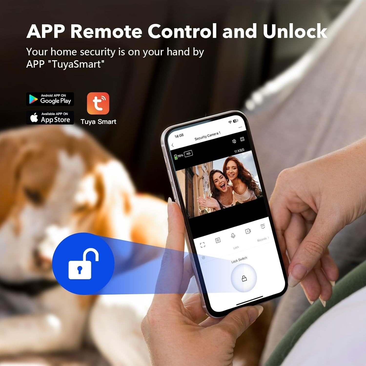 Smartphone mostra l'app TuyaSmart con feed telecamera sicurezza e icona lucchetto aperto.