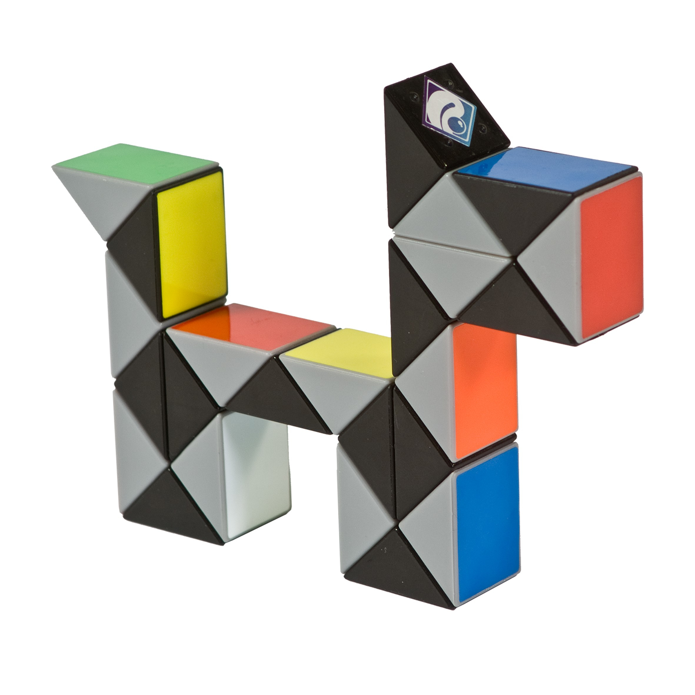 Ein Spielzeugwürfel in Hundform, bunt mit schwarzen Akzenten.