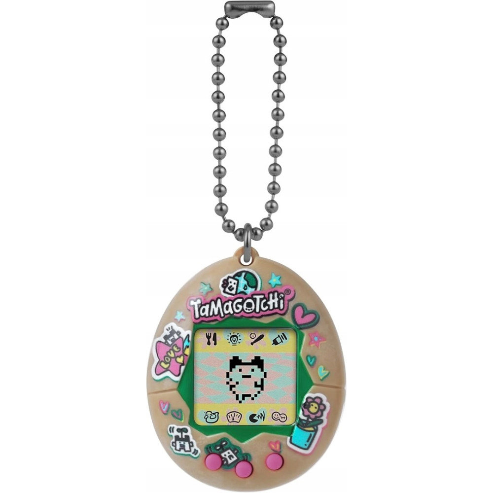 Beżowy Tamagotchi z łańcuszkiem i pikselowym kotem na ekranie.