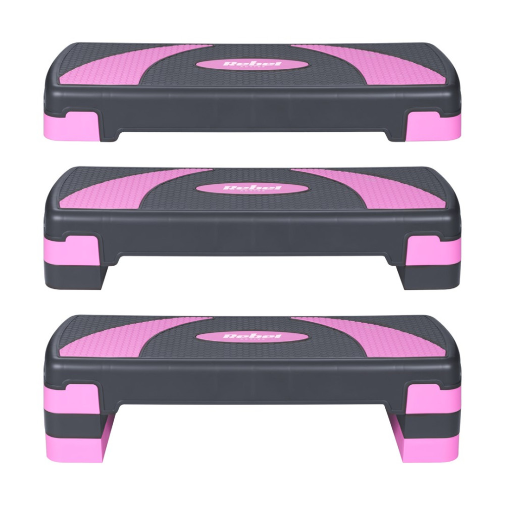 Trzy czarne steppery aerobowe z różowymi akcentami, obok siebie na białym tle.