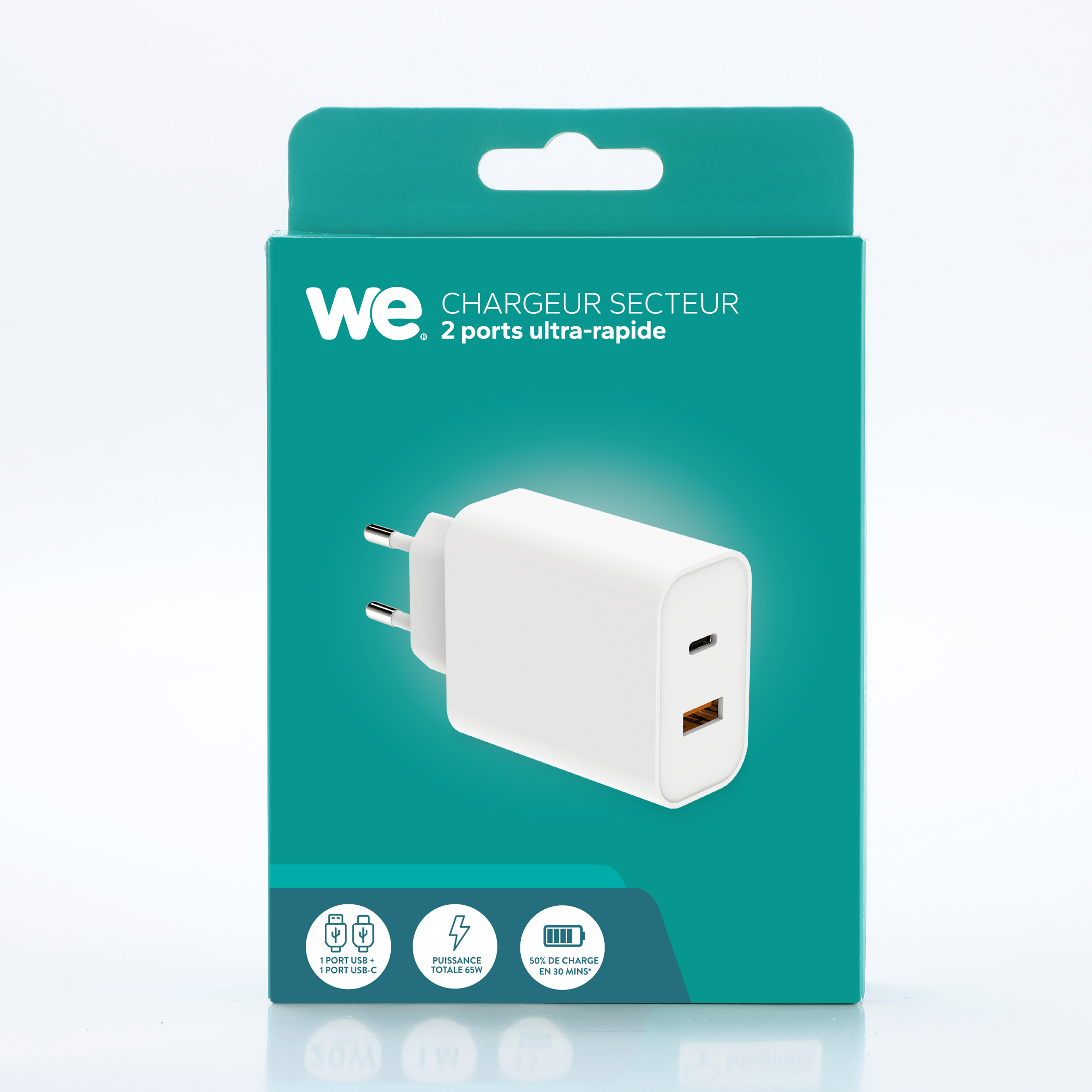 Cargador blanco de doble puerto (USB-A y USB-C) en embalaje turquesa.