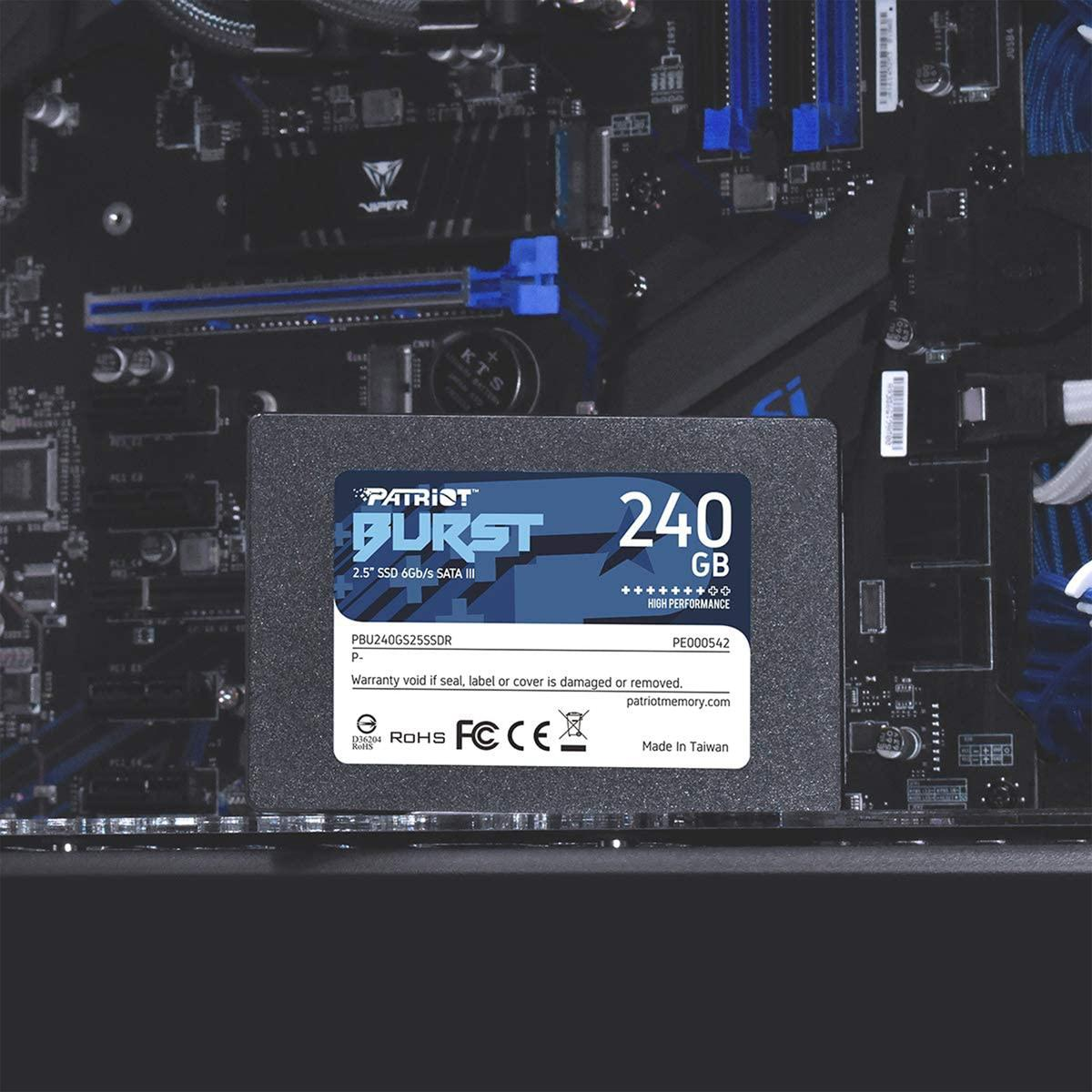 Dysk SSD Patriot Burst 240 GB spoczywa na płycie głównej.
