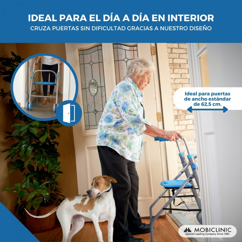 Mujer mayor con andador y perro en la entrada.