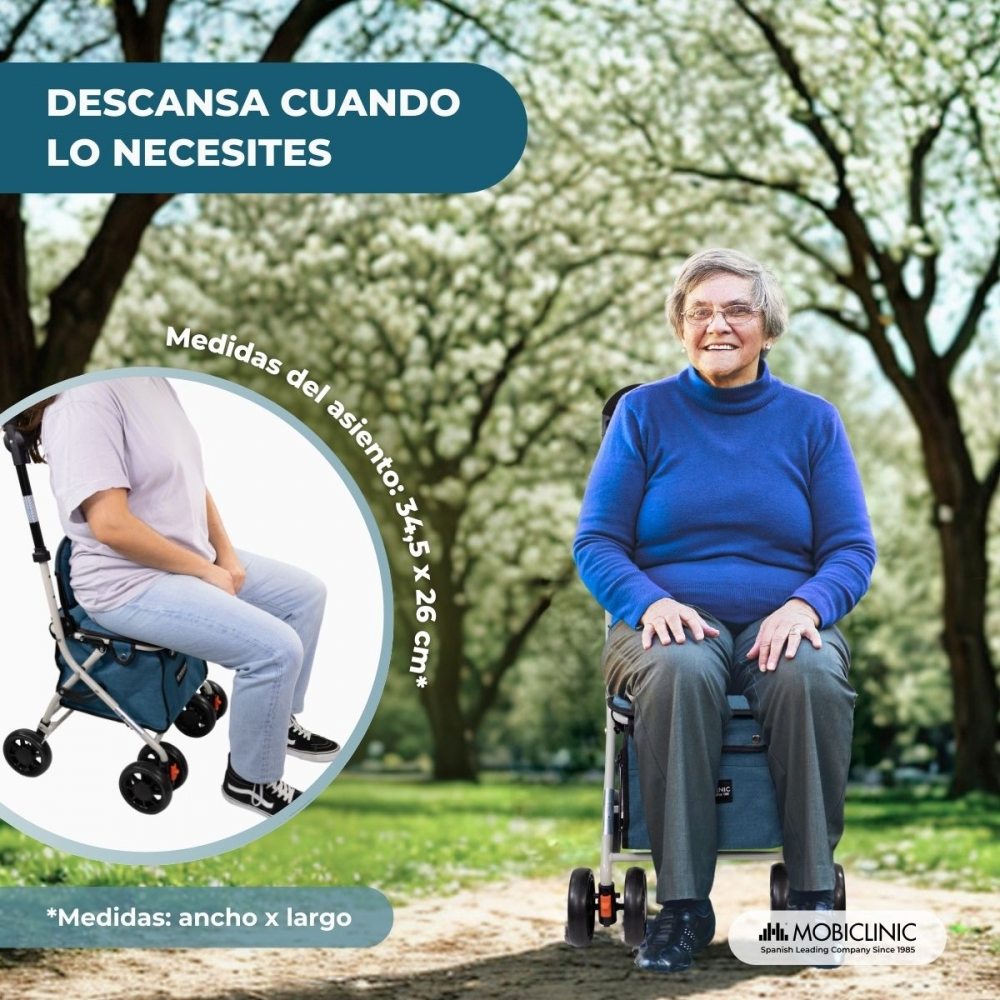 Mujer mayor sentada en andador al aire libre con árboles en flor.