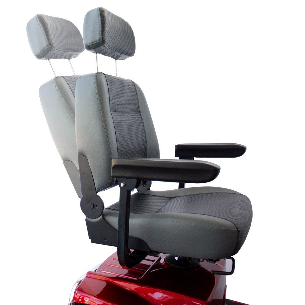 Scooter de movilidad rojo con asiento ajustable gris y reposacabezas.