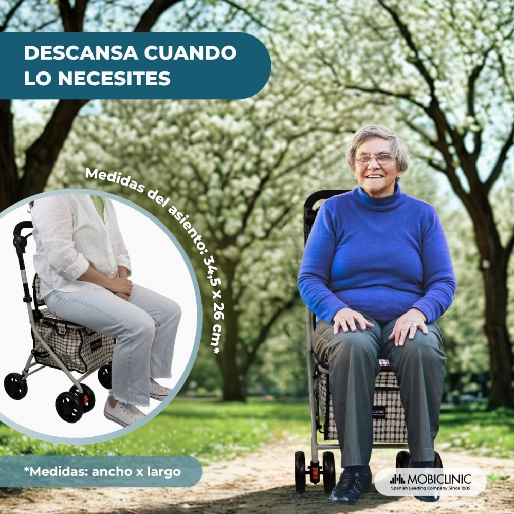 Mujer mayor sonríe sentada en un andador en un parque. Recuadro muestra medidas.