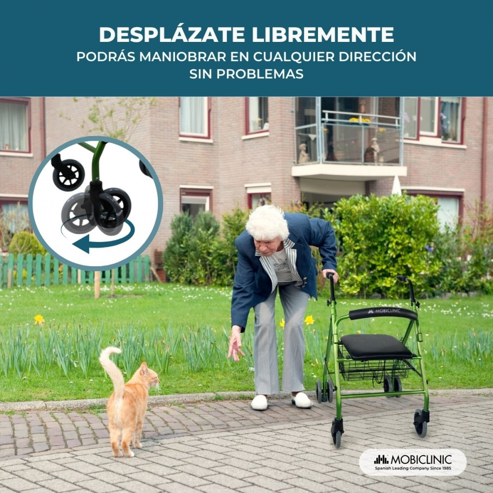 Una anciana con un andador y un gato en un jardín frente a un edificio residencial.