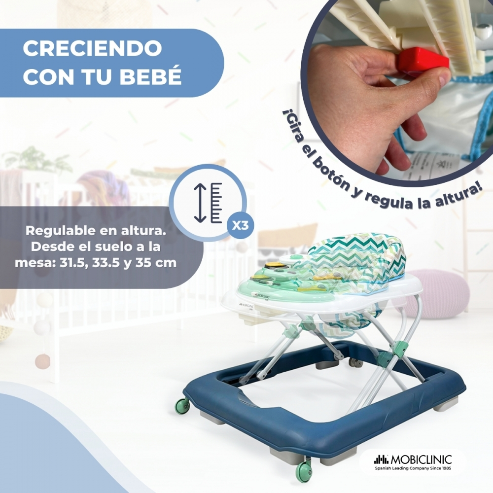 Un andador azul para bebé con estampado verde, regulable en altura.