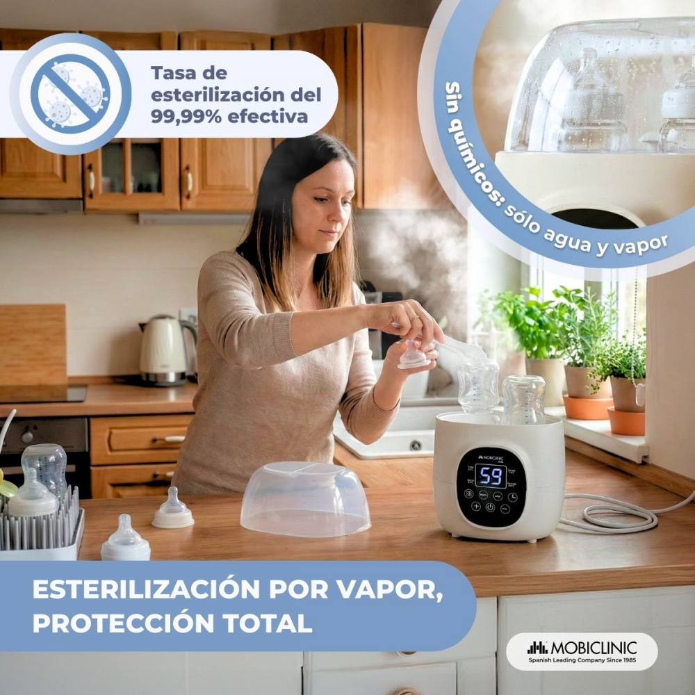 Una mujer esteriliza biberones en un esterilizador de vapor en una cocina.