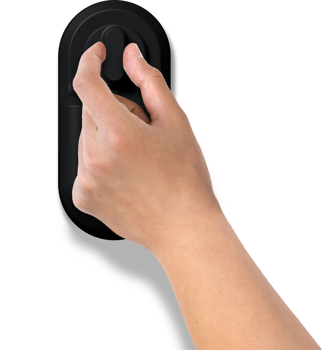 Una mano gira un pomo negro en un dispositivo negro sobre fondo blanco.
