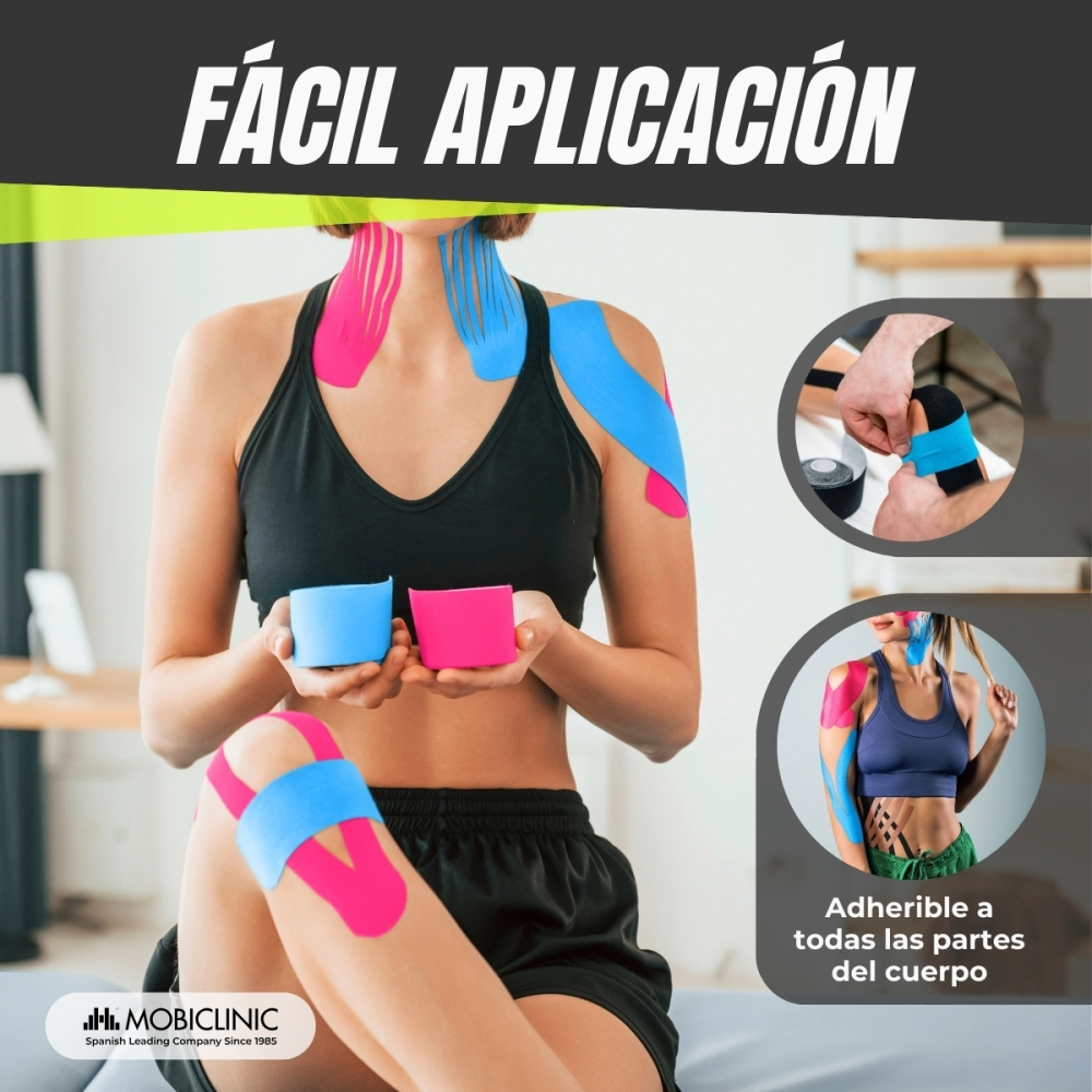 Mujer con cinta kinesiológica azul y rosa en cuello, hombro y rodilla.