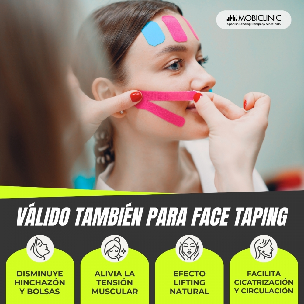 Una mujer recibe taping facial. Se aplican cintas de kinesiología azules y rosas.