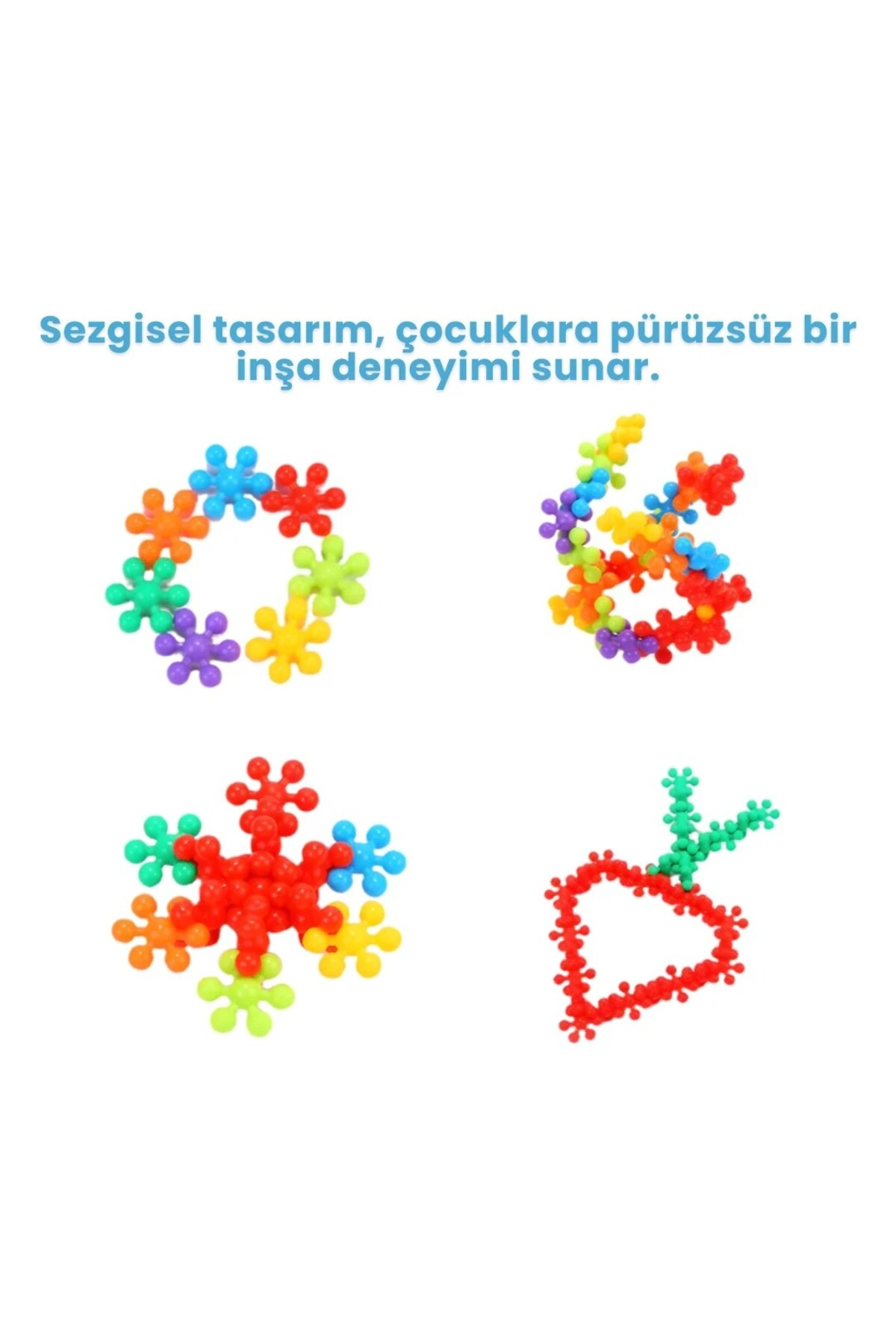 Beyaz zeminde dört renkli oyuncak yapı.