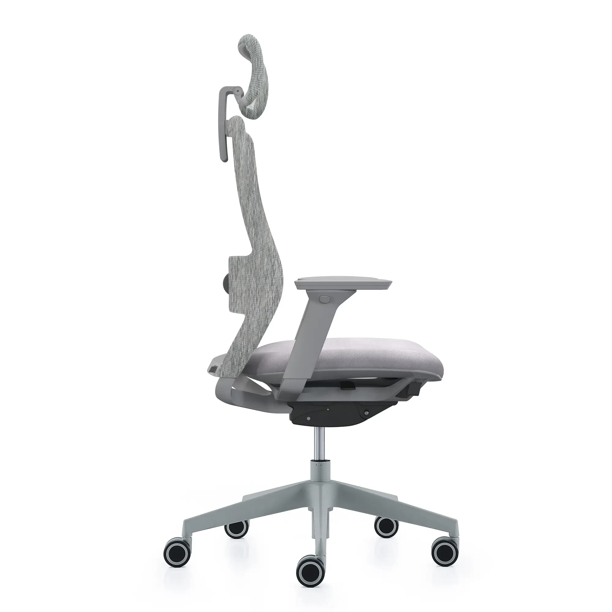 Szare krzesło biurowe z regulowanym zagłówkiem i kółkami.