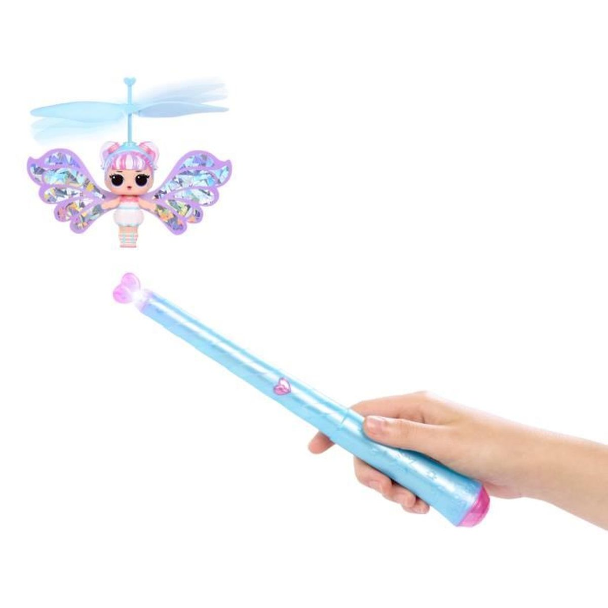 Ein fliegendes Puppenspielzeug mit Flügeln und ein leuchtender Stab in einer Hand.